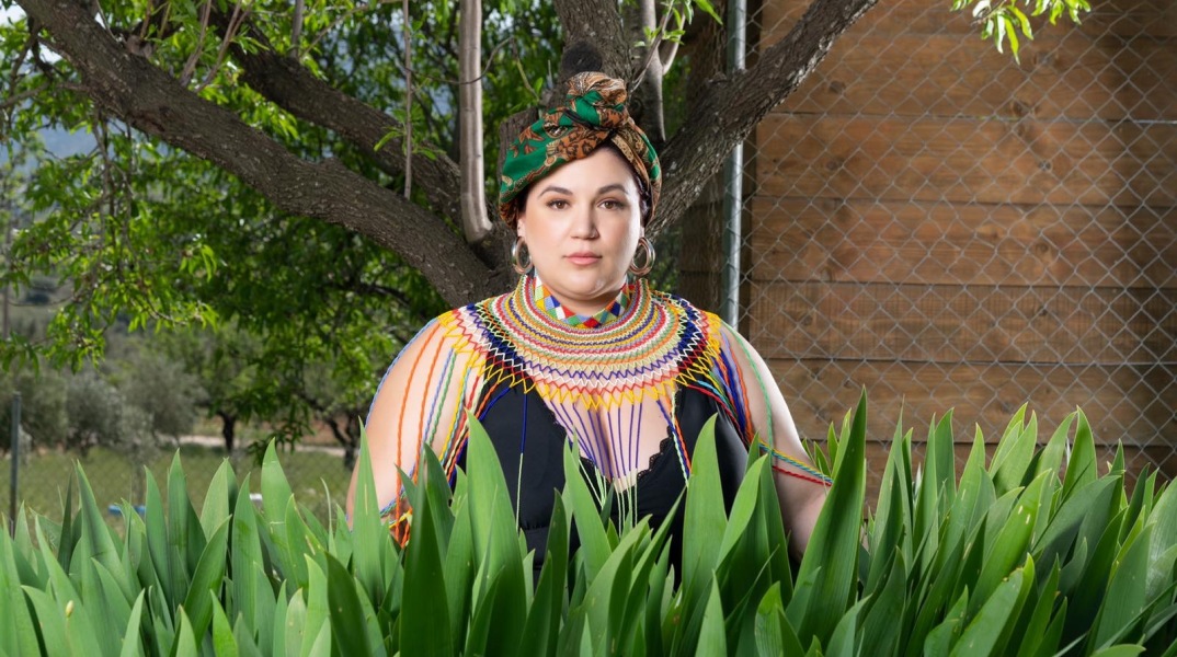 Η ηθοποιός Αφροδίτη Γεροκωνσταντή και stand up comedian Didi, απαντά σε 33 ερωτήσεις για την Αθήνα. 