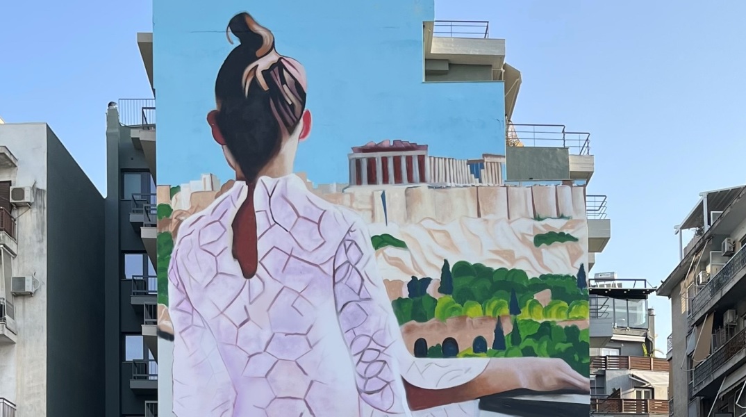 Hambas: Ο street artist που δίνει φωνή στους κοινωνικά αδύναμους μέσω της τέχνης του δημιούργησε μια νέα τοιχογραφία κατά της φτώχειας στου Ψυρρή.