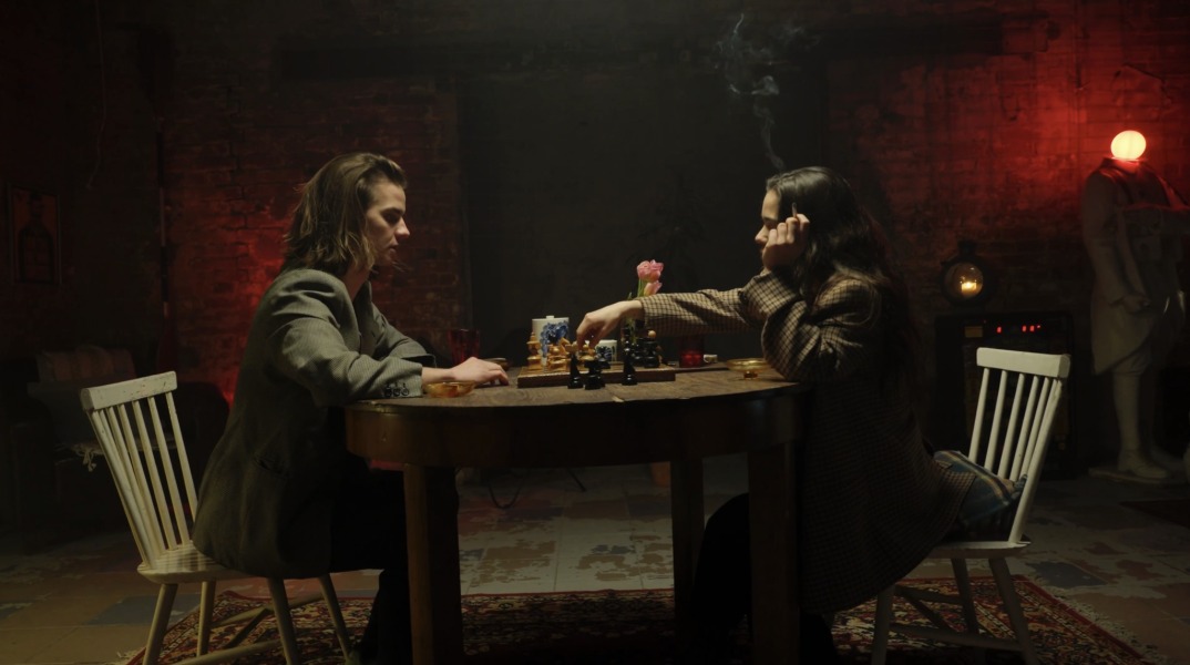 Οι Hume Assine παρουσιάζουν το νέο τραγούδι «Detox» που έγραψαν για την τοξικότητα στον πολιτικό βίο και στα social media.