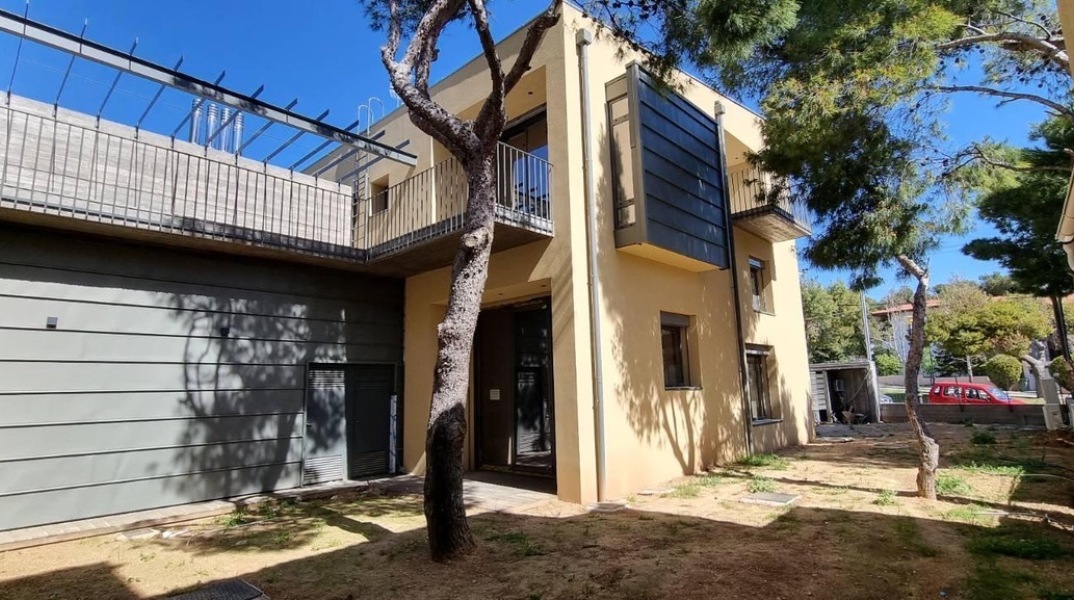 Ο αρχιτέκτονας Κωνσταντής Κίζης και ο ιδιοκτήτης Στέφανος Παπατζιάλας μιλούν για τη σχέση και τη συνεργασία στον σχεδιασμό και την κατασκευή μίας κατοικίας.