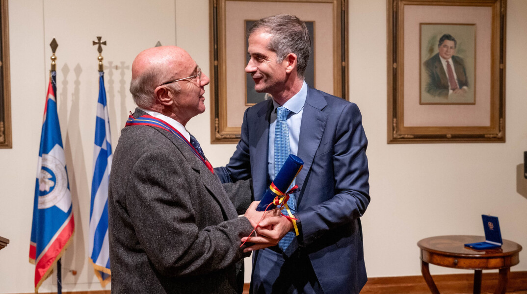 Με το Μετάλλιο του Δήμου Αθηναίων τιμήθηκε ο Γιώργος Λούκος