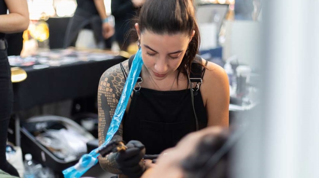 7ο Athens Tattoo Expo: Επιστρέφει στο Παλιό Αμαξοστάσιο ΟΣΥ στο Γκάζι στις 10, 11 και 12 Νοεμβρίου - Όσα περιμένουν τους επισκέπτες της φετινής διοργάνωσης.