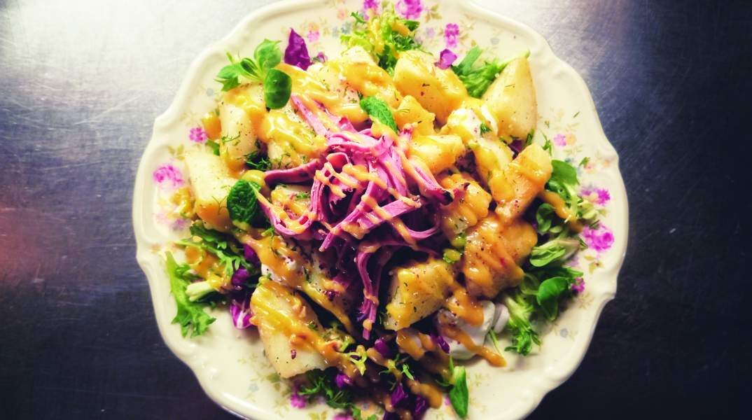 «Ένα νερό»: Η μοντέρνα ταβέρνα της Κυψέλης