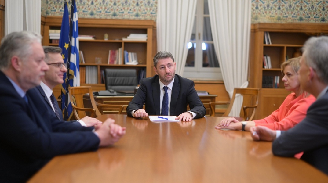 ΠΑΣΟΚ: Ρόζα Βρεττού, Κώστας Χρυσόγονος, Ηλίας Κικίλιας και Παναγιώτης Δημόπουλος στο ευρωψηφοδέλτιο του κόμματος - Τα βιογραφικά τους.