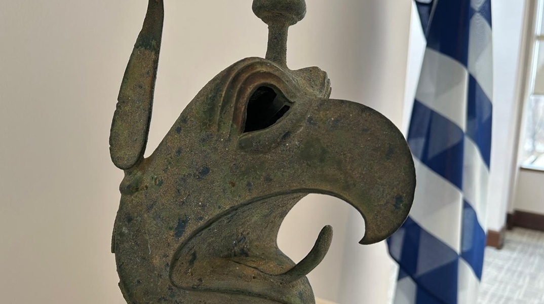 Xάλκινη κεφαλή του γρύπα από την Αρχαία Ολυμπία