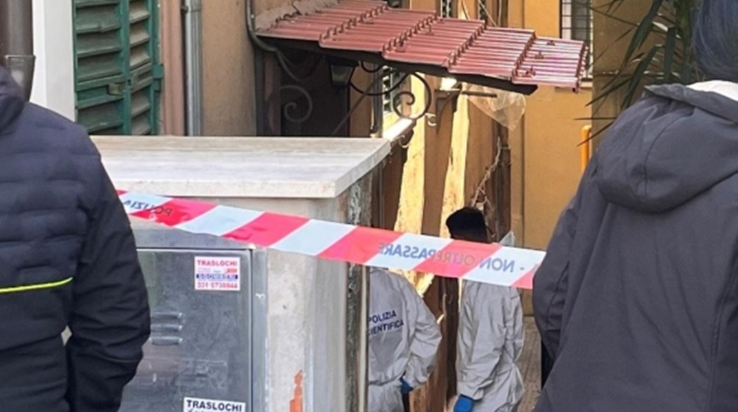 Κορδέλα της αστυνομίας στο σημείο όπου διέμενε ο δολοφόνος της 22χρονης φοιτήτριας από την Ιταλία