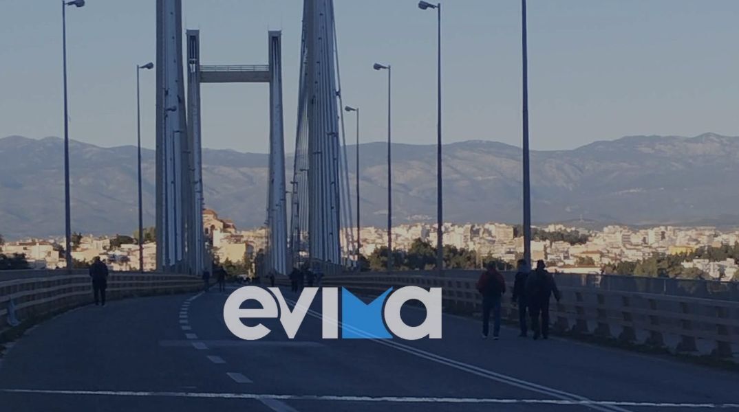 Χάος στη Χαλκίδα, σε απόγνωση οι οδηγοί - Εγκατέλειψαν τα οχήματά τους και έφυγαν με τα πόδια