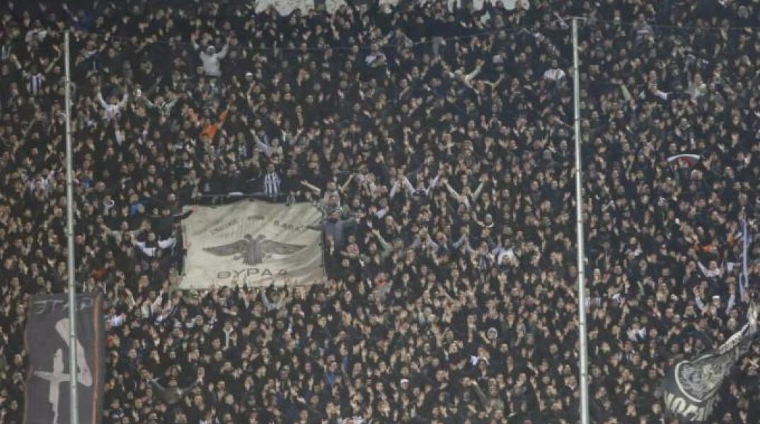 ΠΑΟΚ - Ρουμανία: Μεσίστιες κυματίζουν οι σημαίες στην Τούμπα