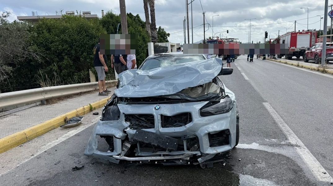 Το αυτοκίνητο του 44χρονου που προκάλεσε το θανατηφόρο τροχαίο στη Ρόδο