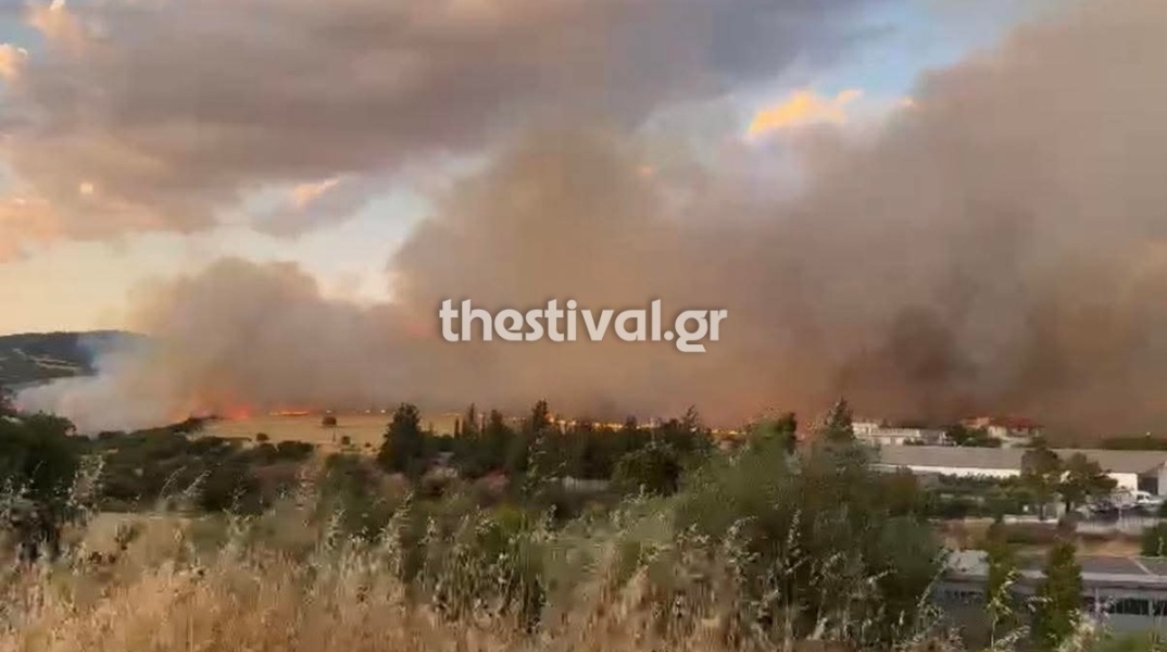 Φωτιά τώρα στο Ωραιόκαστρο Θεσσαλονίκης - Μήνυμα του 112 για εκκένωση της Ανθούπολης
