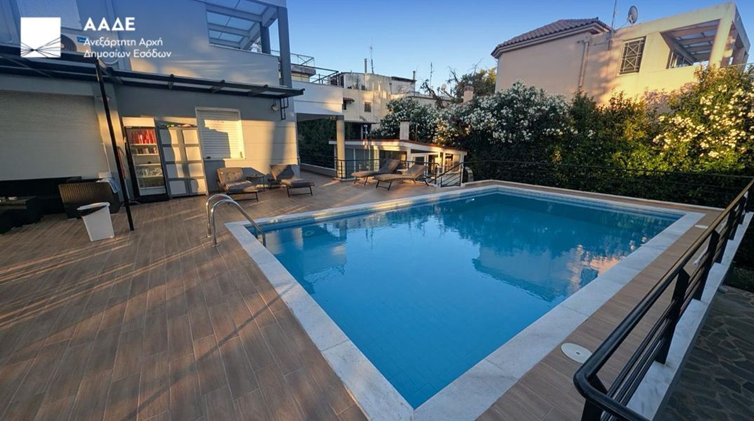 Κύκλωμα φοροδιαφυγής εντόπισε η ΑΑΔΕ: Γυναίκα δήλωνε άστεγη, αλλά ζούσε σε βίλα 280 τ.μ. με πισίνα