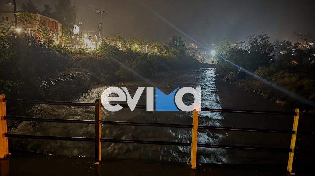 Εικόνα από φουσκωμένο ποτάμι λόγω της κακοκαιρίας στην Εύβοια