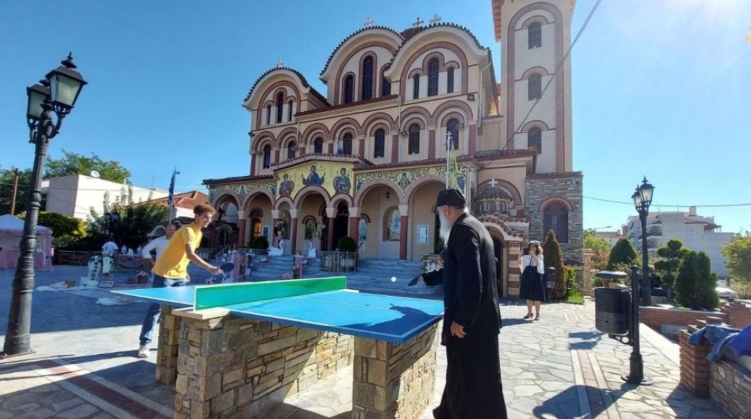 O Πάτερ Νικηφόρος Κοντογιάννης στη πιο hi tech εκκλησία της χώρας