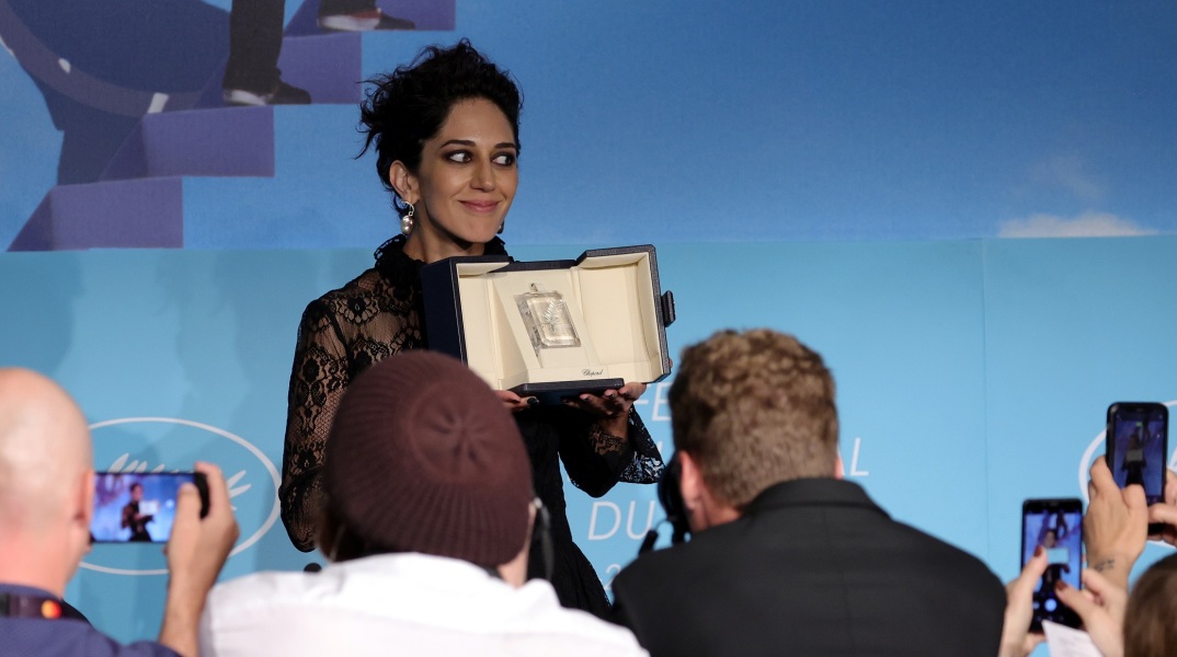 Η Ιρανή ηθοποιός Ζαρ Αμίρ-Εμπραχίμι βραβεύτηκε φέτος στο φεστιβάλ των Καννών για την ταινία «Holy Spider» που προκάλεσε κρίση στις γαλλο-ιρανικές σχέσεις