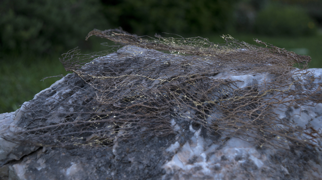 Κατερίνα Κατσιφαράκη, Ακούμπισμα (πάνω στην πέτρα)