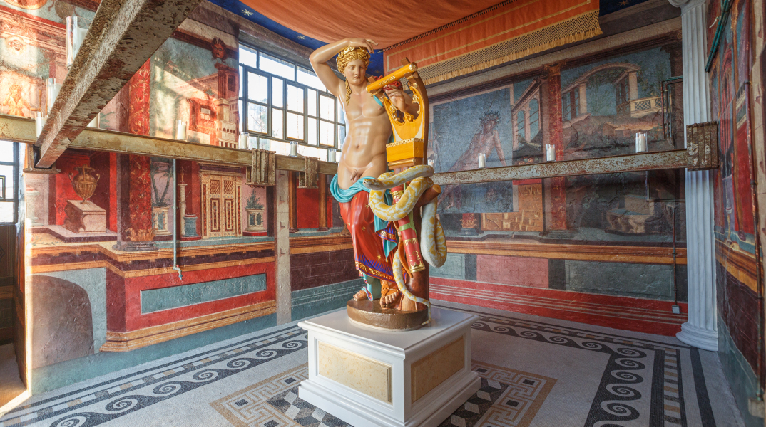 Τζεφ Κουνς στο project space του ΔΕΣΤΕ στην Ύδρα: η εγκατάσταση του διάσημου καλλιτέχνη στο παλαιό σφαγείο