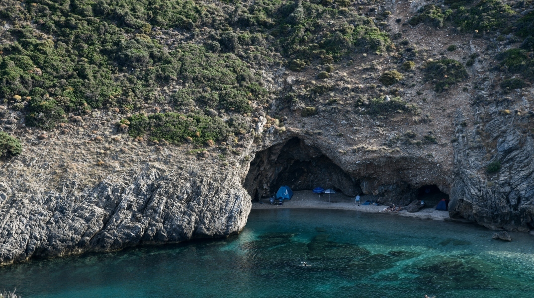 Παραλία στη Νότια Εύβοια