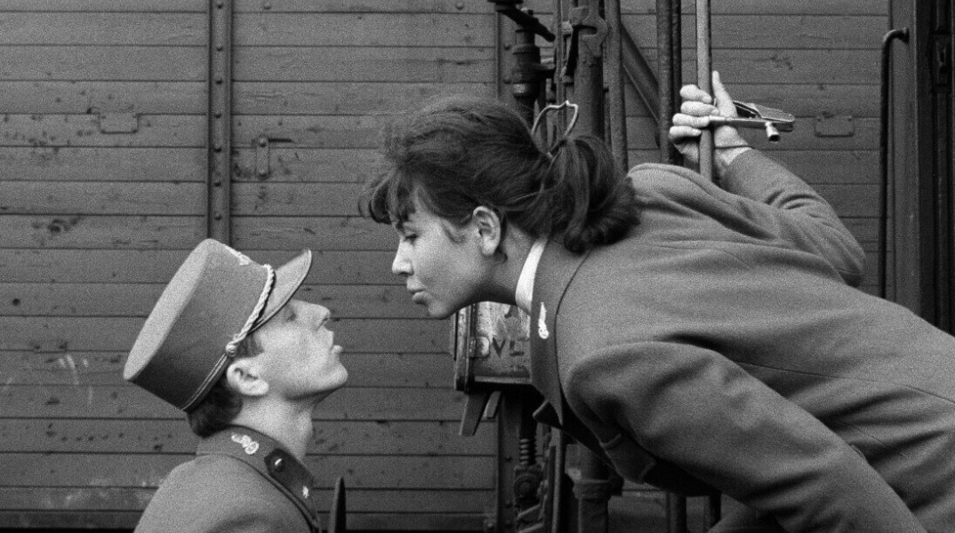 Κριτική για την ταινία «Ο άνθρωπος που έβλεπε τα τρένα να περνούν» σε σκηνοθεσία και σενάριο Γίρι Μένζελ