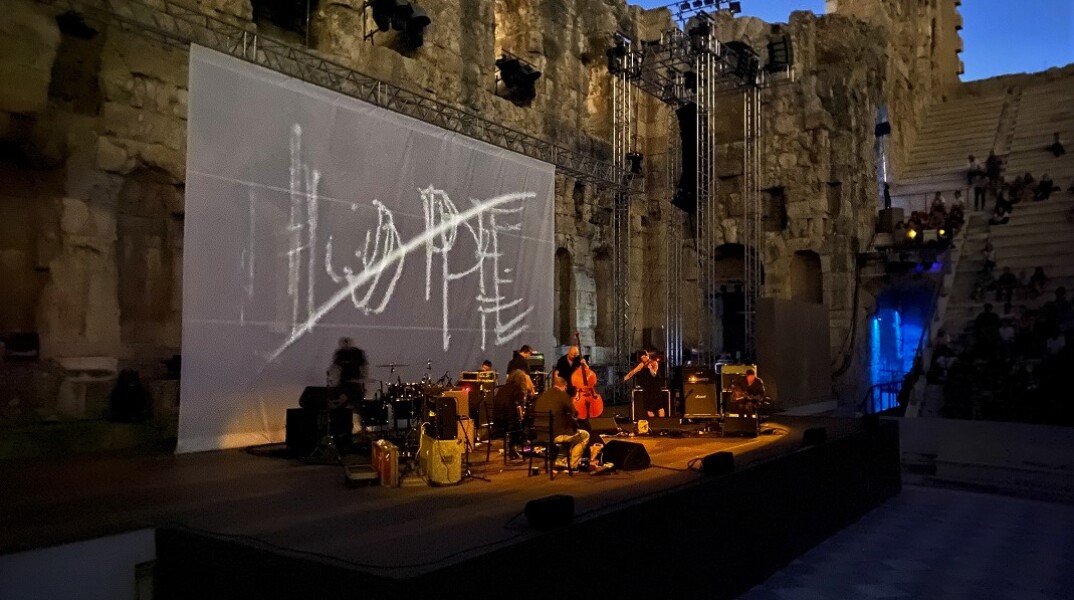 Από την συναυλία των GY!BE στο Ηρώδειο. 