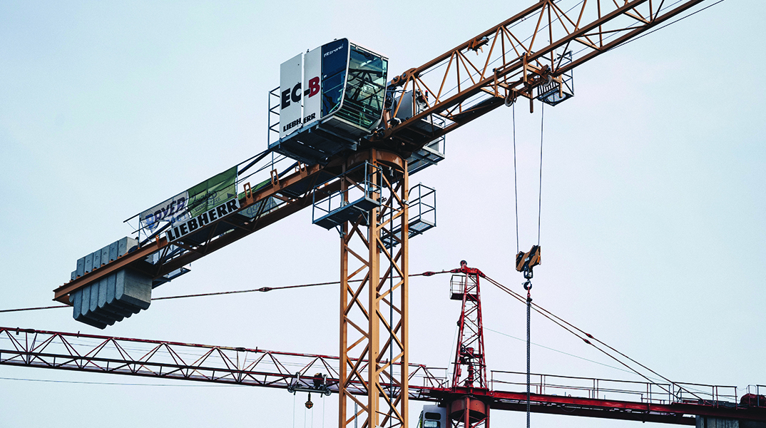 Επιχορηγήσεις και νέα έργα βγάζουν από το τέλμα τις κατασκευές.