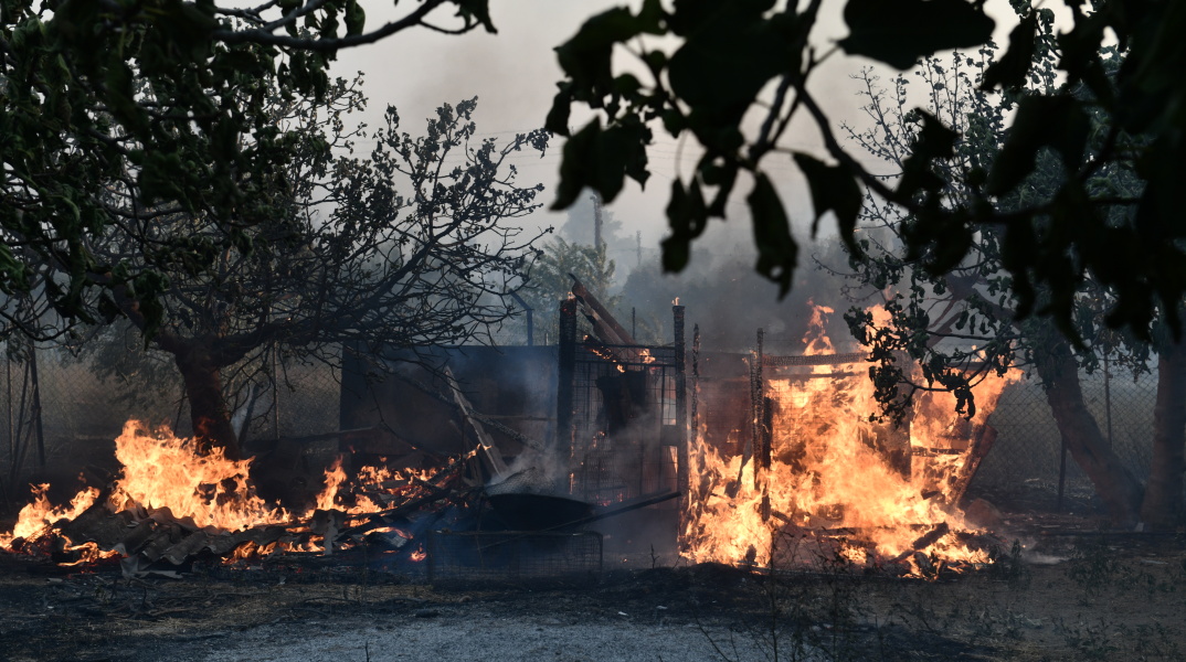 Η 2η ημέρα της φωτιάς στην Πεντέλη