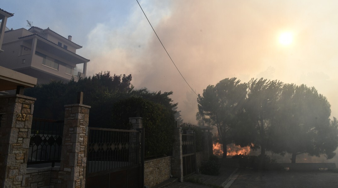 Αιχμές για εμπρησμό από τη δήμαρχο Πεντέλης