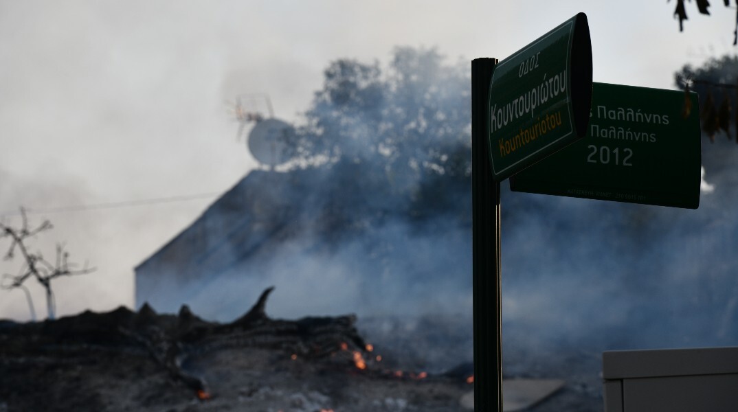 Φωτιά στην Πεντέλη - Οδόσημα