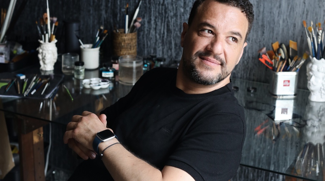 Ο ζωγράφος Ανδρέας Γεωργιάδης μιλάει για την εκθεσή του «Επέστρεφε - Αναφορά στον Κ.Π. Καβάφη» που παρουσιάζεται στη Γεννάδειο Βιβλιοθήκη και διαρκεί μέχρι τις 5 Αυγούστου