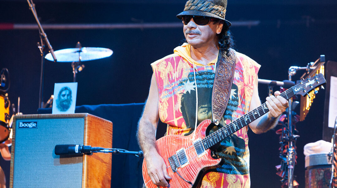 H συναυλία του Carlos Santana στην Αθήνα, στο γήπεδο ΟΑΚΑ, τον Ιούλιο του 2009, μέσα από σπάνιες φωτογραφίες του Χρήστου Κισατζεκιάν