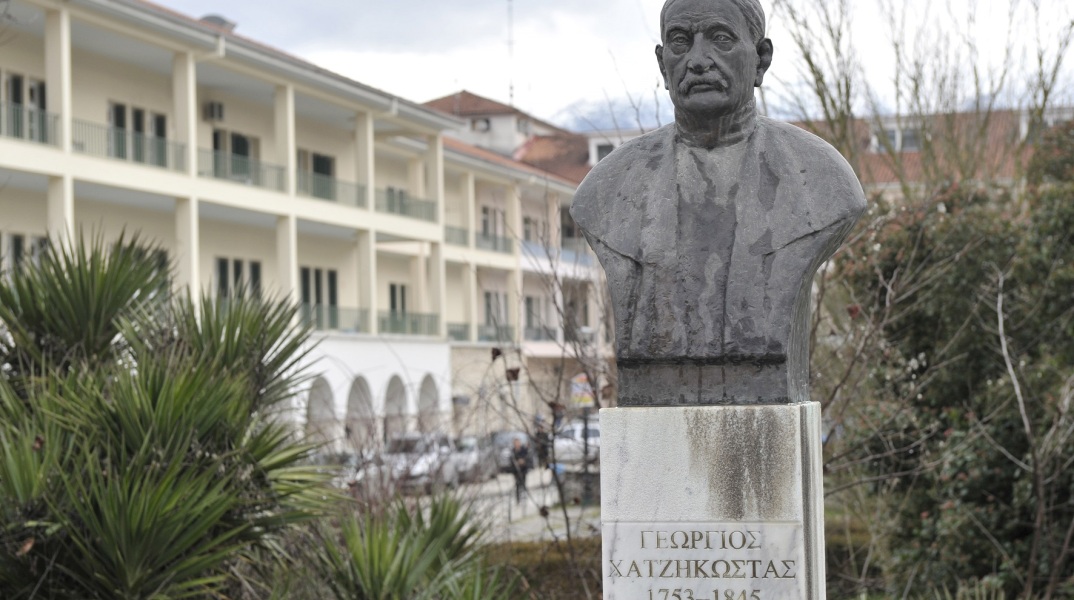 Το παράδειγμα διακομιδής και διασωλήνωσης 21χρονου στο Γενικό Νοσοκομείο Ιωαννίνων που δεν εφημέρευε και η συζήτηση περί «κλειστών» νοσοκομείων.