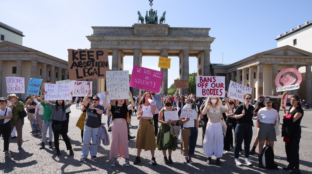 Τι συμβαίνει με τη διακοπή της κύησης στη Γερμανία: Το δικαίωμα στην άμβλωση και η αυτοδιάθεση του σώματος.