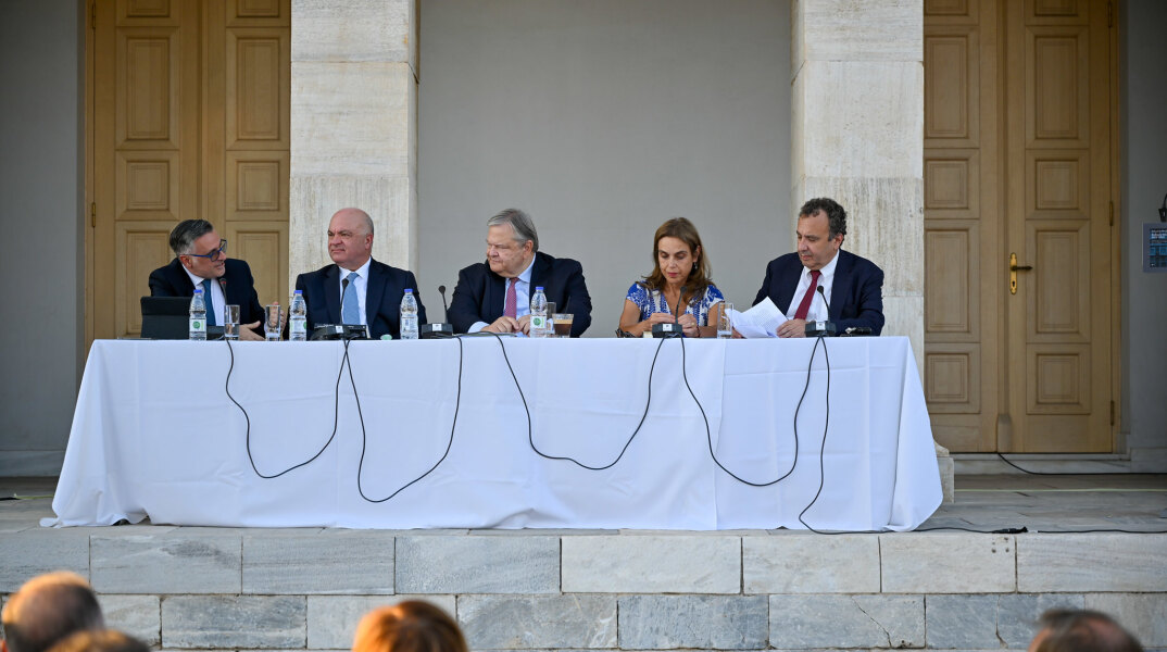 Η ομιλία του Γιώργου Κουβαρά στην παρουσίαση του νέου βιβλίου του Ευάγγελου Βενιζέλου, «Εκδοχές πολέμου 2009-2022», εκδόσεις Πατάκη, Βυζαντινό Μουσείο Αθηνών, την Τρίτη 26 Ιουλίου 2022