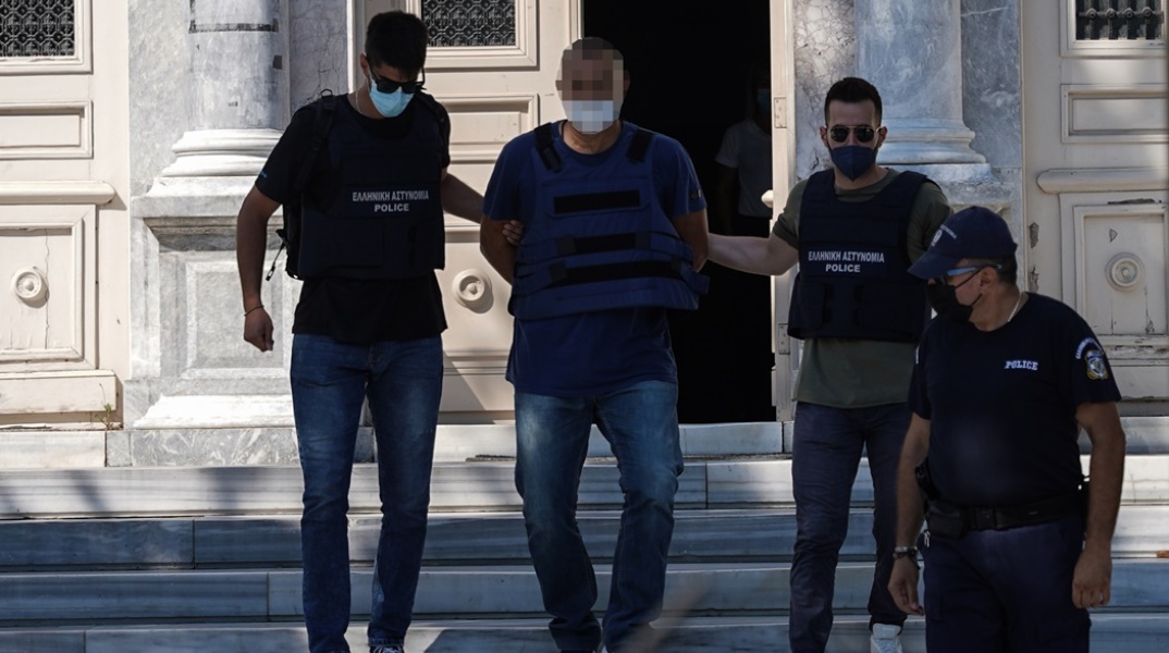 Ο αστυνομικός που συνελήφθη για τον βιασμό 14χρονης