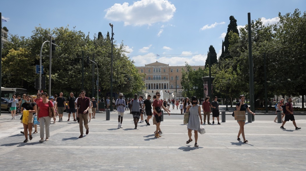 Κορωνοϊός: Πολίτες στο κέντρο της Αθήνας