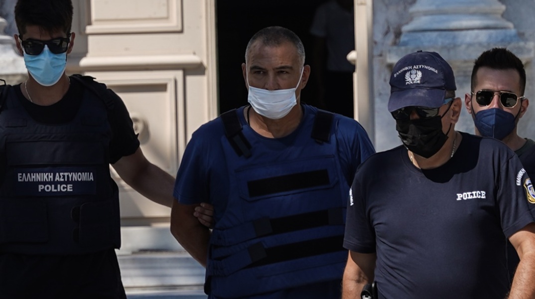 Ο 58χρονος αστυνομικός που προφυλακίστηκε για τον βιασμό 14χρονης στη Λέσβο