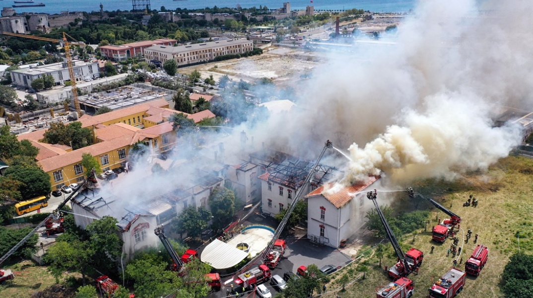 Φωτιά στο ελληνικό νοσοκομείο Μπαλουκλή στην Κωνσταντινούπολη
