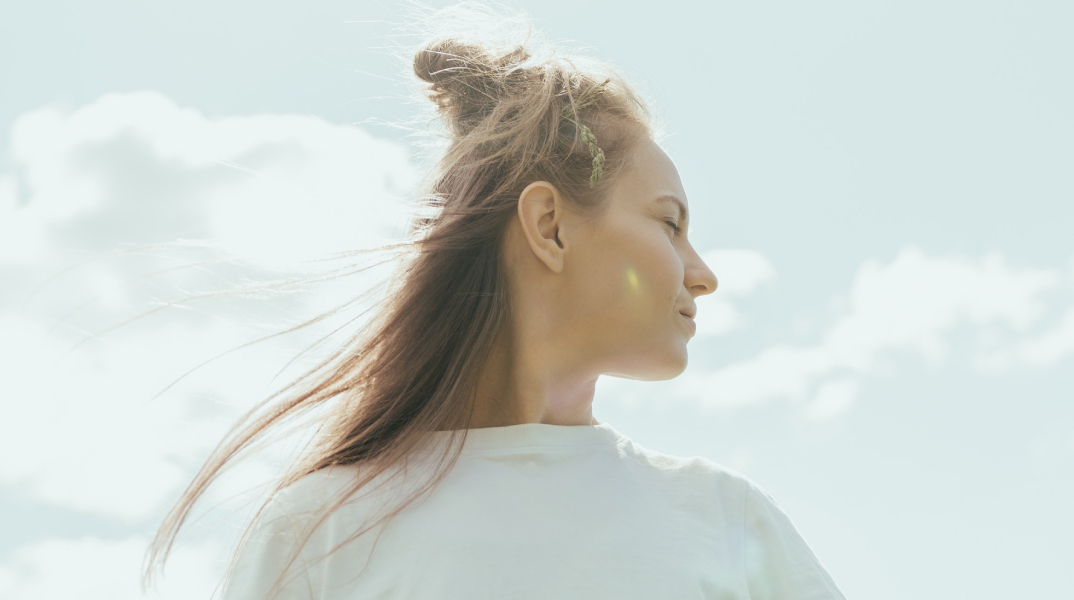 Τι προκαλεί η ωτοσκλήρυνση και πώς αντιμετωπίζεται;