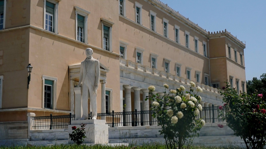 Η υπόθεση παρακολούθησης του Νίκου Ανδρουλάκη, οι ευθύνες της κυβέρνησης και η αντίδραση της πρωτοβουλίας «Δημοκρατία ώρα 0».