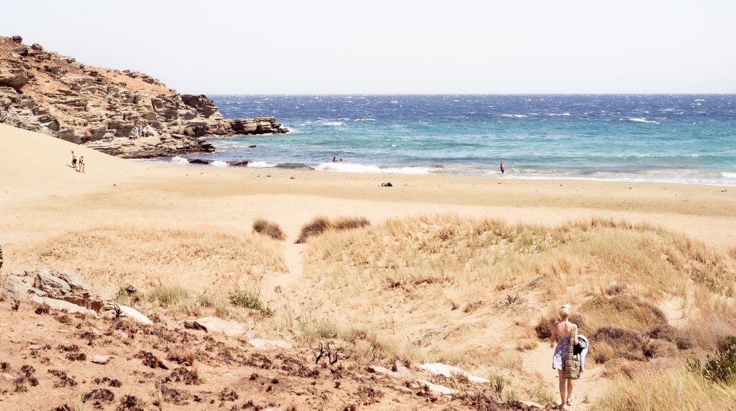 Στο επίκεντρο του BBC βρέθηκαν τα ελληνικά νησιά - Ρεπορτάζ Βρετανίδας δημοσιογράφου που έγινε viral αναδεικνύει το εναλλακτικό τουριστικό προϊόν της χώρας μας. 