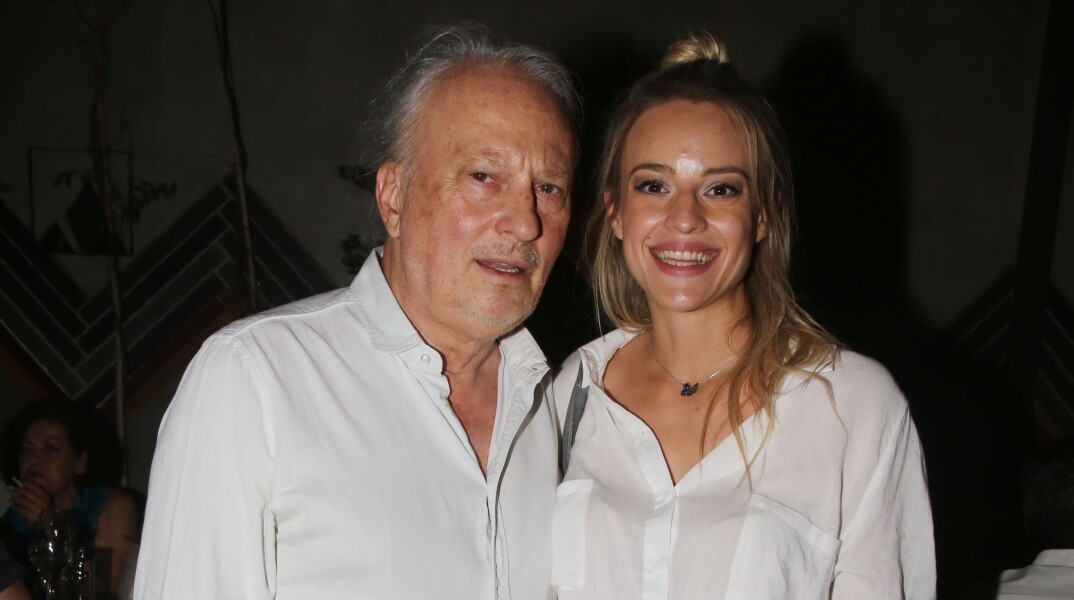 Ρόμπερτ Ουίλιαμς: Με τον δικό της τρόπο θέλησε να αποχαιρετήσει η κόρη του Ιλένια τον πατέρα της, που «έφυγε» από τη ζωή σε ηλικία 73 ετών την Κυριακή.