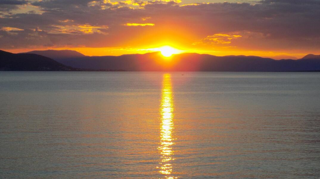 «Σαν Καλοκαίρι», το ποίημα της ημέρας από τη Σοφία Χηνιάδου-Καμπάνη