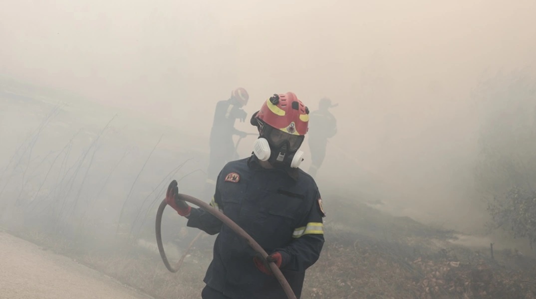 Φωτιά τώρα στη Μάνδρα Αττικής