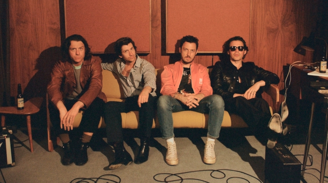 Οι Arctic Monkeys κυκλοφορούν το νέο τους άλμπουμ «The Car» στις 21 Οκτωβρίου από την Domino - Ακούστε το καινούργιο τραγούδι που παρουσίασαν live στη Ζυρίχη