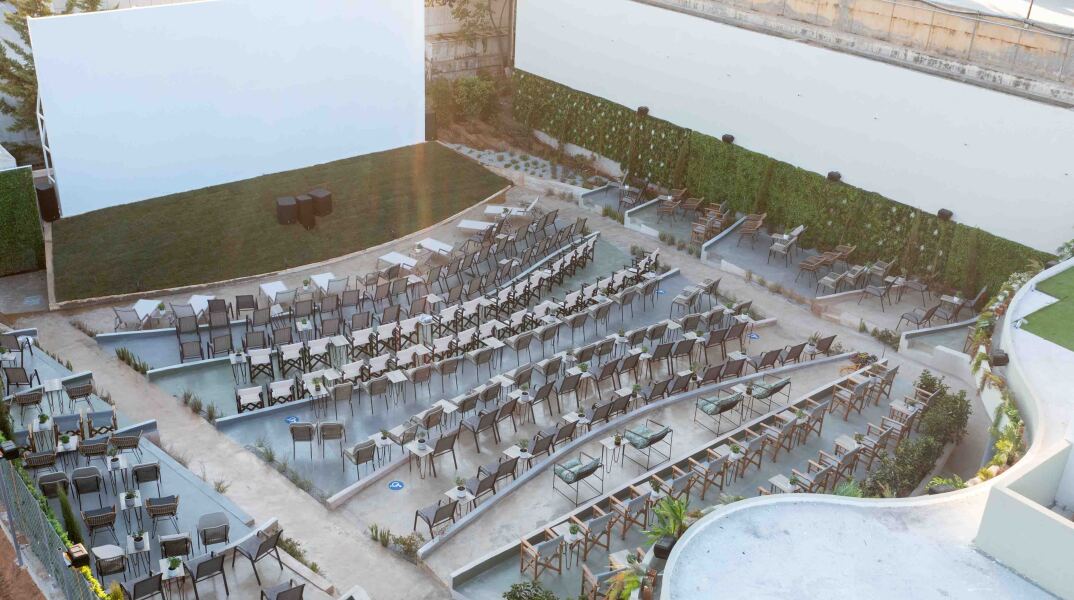 Cine Πολεμικό Μουσείο στην οδό Ριζάρη: Ο θερινός κινηματογράφος που άνοιξε το φετινό καλοκαίρι στην Αθήνα.