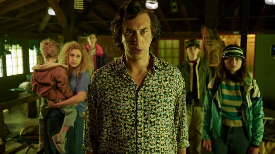 White Noise: Η ταινία του Νόα Μπάουμπακ για το Netflix με τους Άνταμ Ντράιβερ και Γκρέτα Γκέργουιγκ, βασισμένη στο βιβλίο του Ντον Ντελίλο, «Λευκός Θόρυβος», ανοίγει το Φεστιβάλ Βενετίας