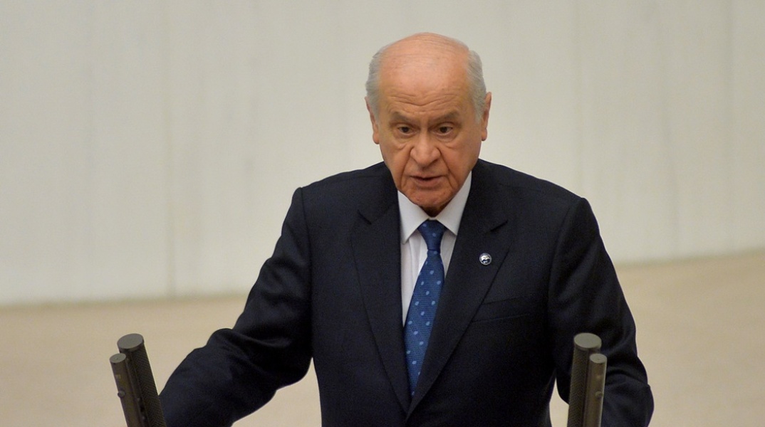 Ο Ντεβλέτ Μπαχτσελί στο βήμα ομιλίας