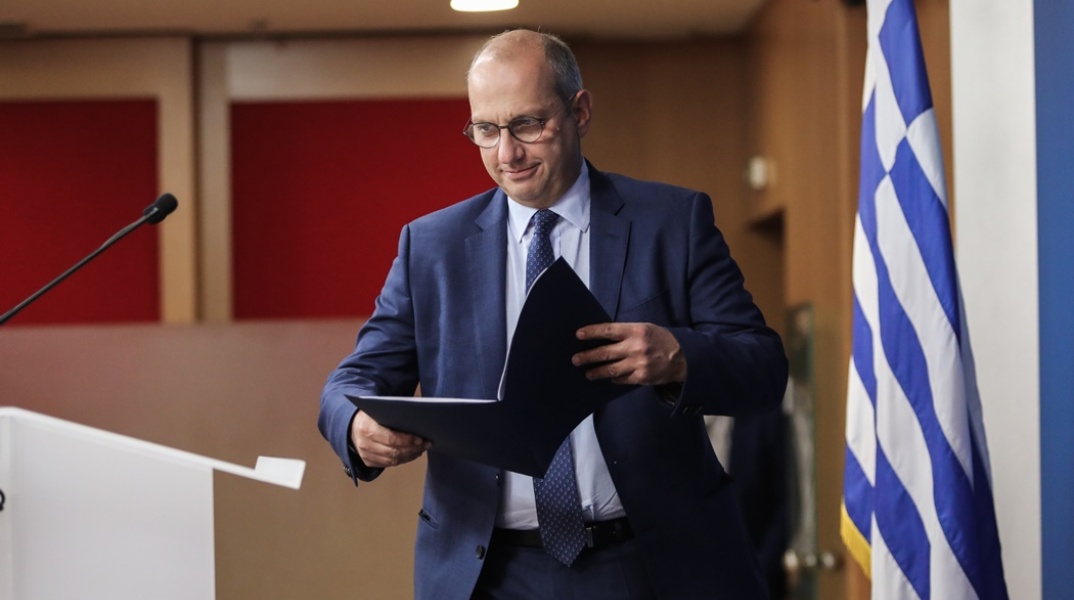 Ο κυβερνητικός εκπρόσωπος, Γιάννης Οικονόμου