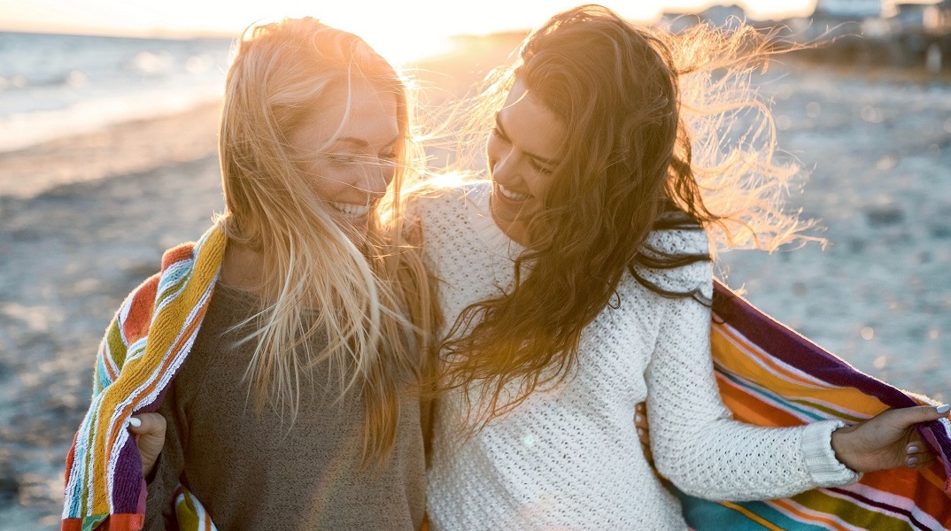 Δύο κορίτσια. 