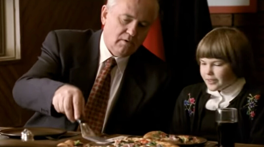 Οι διαφημίσεις του Μιχαήλ Γκορμπατσόφ για την Pizza Hut, τη Louis Vuitton και την ÖBB - Πώς αποφάσισε να πρωταγωνιστήσει ο τελευταίος ηγέτης της ΕΣΣΔ, μετά την πτώση της Σοβιετικής Ένωσης