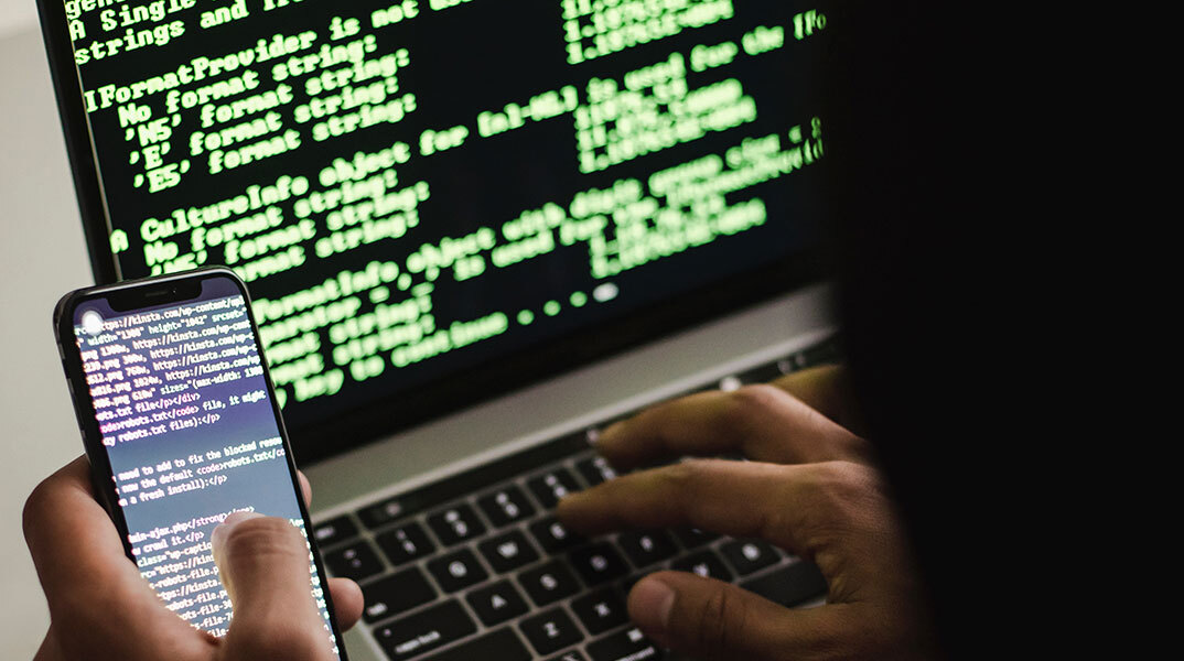 Τι τη θέλουμε την ΕΥΠ; Ή αλλιώς, υπάρχει μια μύγα στο ουίσκι